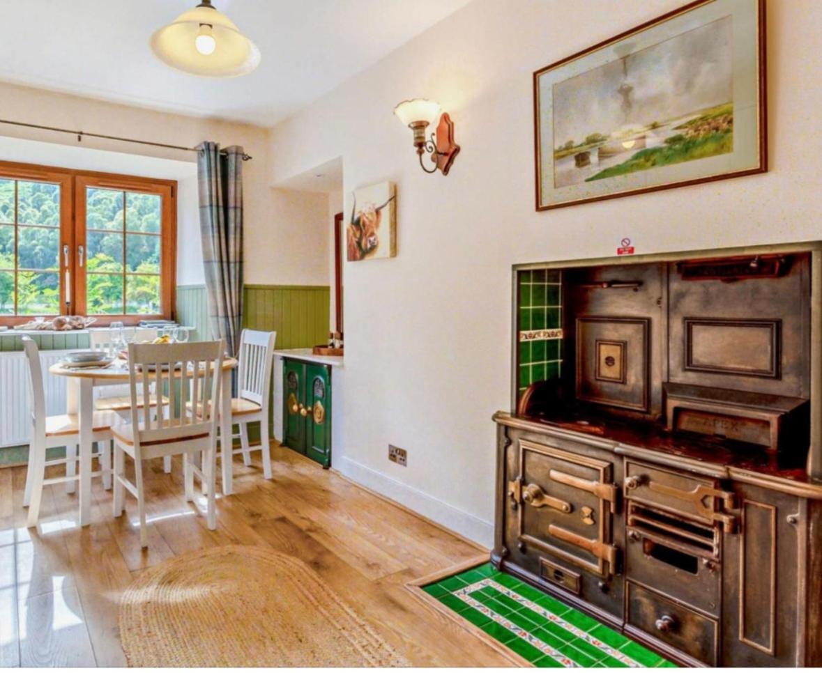 Rosemount Cottage One- Highland Cottage กราฟ ภายนอก รูปภาพ