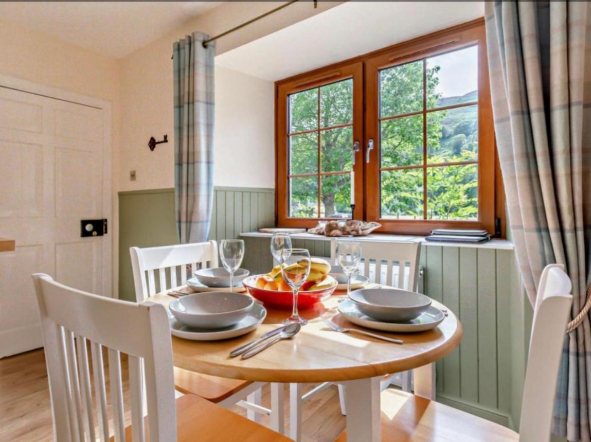 Rosemount Cottage One- Highland Cottage กราฟ ภายนอก รูปภาพ
