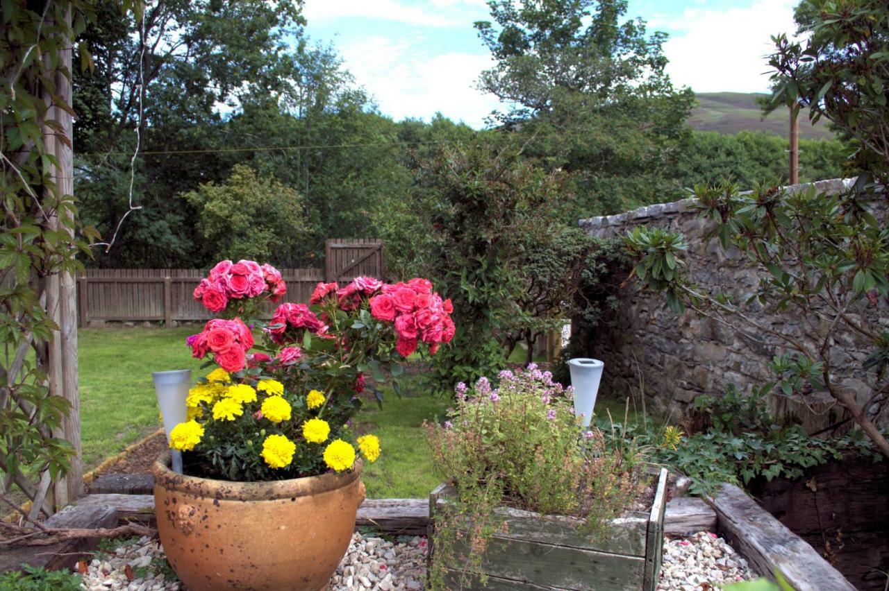 Rosemount Cottage One- Highland Cottage กราฟ ภายนอก รูปภาพ